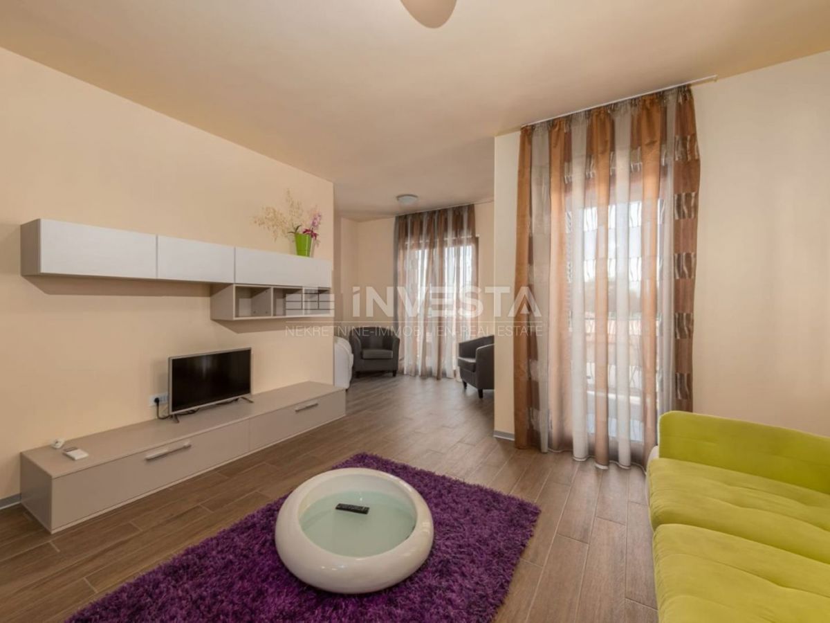 Moderen apartma v prvem nadstropju, le 200 m od morja