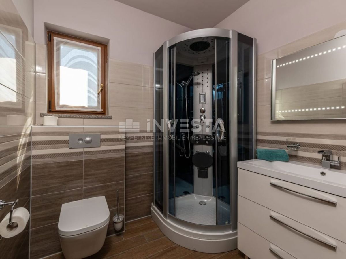 Moderen apartma v prvem nadstropju, le 200 m od morja