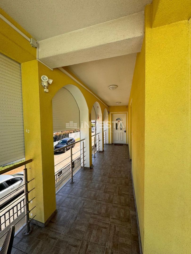 Hiša s tremi apartmaji v Fažani – 250 m od morja, idealna za bivanje in najem