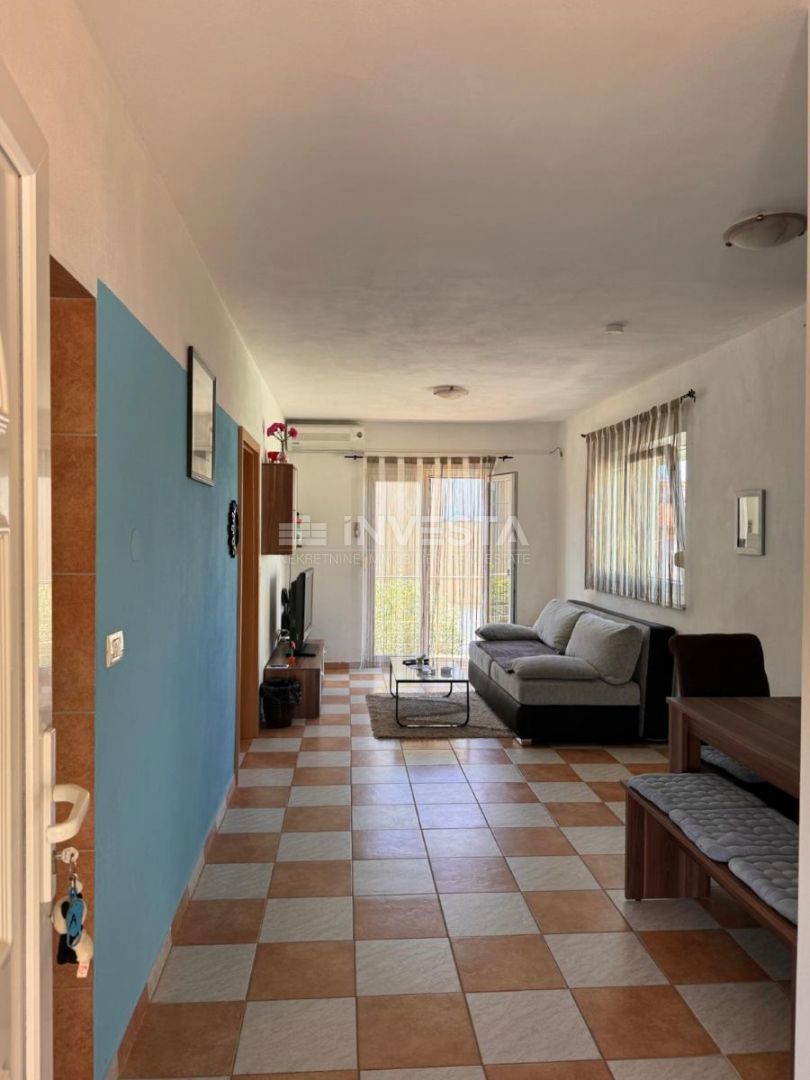 Hiša s tremi apartmaji v Fažani – 250 m od morja, idealna za bivanje in najem