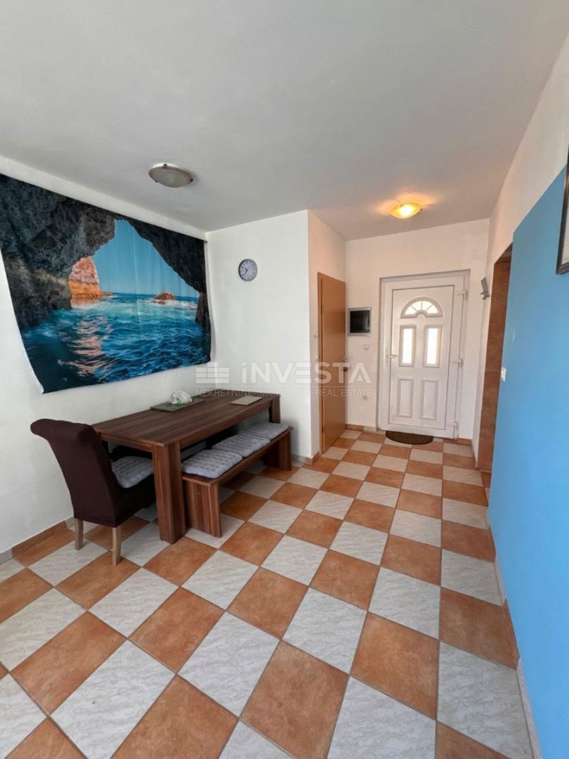 Hiša s tremi apartmaji v Fažani – 250 m od morja, idealna za bivanje in najem