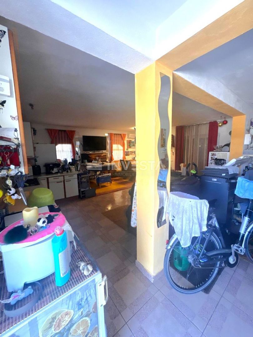Hiša s tremi apartmaji v Fažani – 250 m od morja, idealna za bivanje in najem