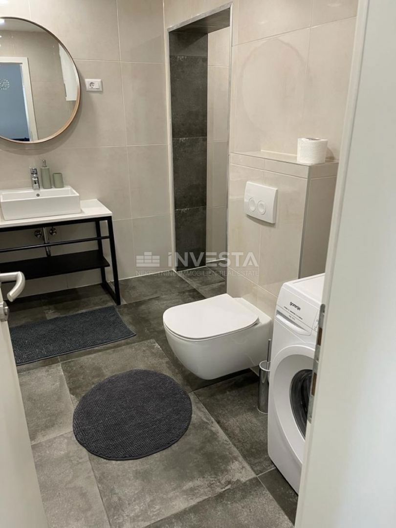 Fažana, prostorno stanovanje s teraso, 400 m od morja