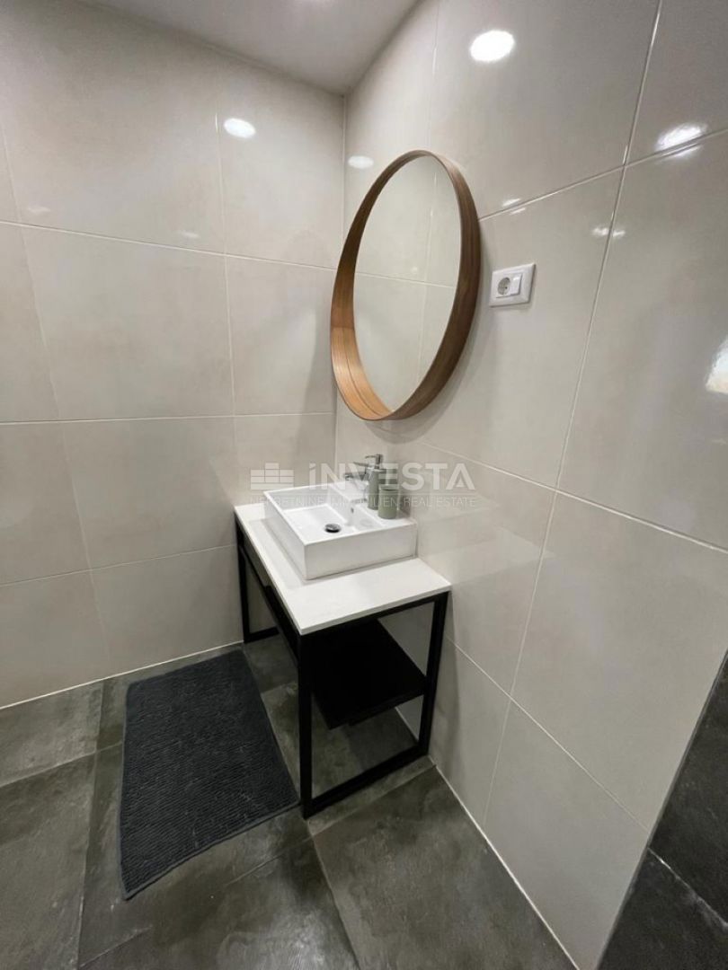 Fažana, prostorno stanovanje s teraso, 400 m od morja