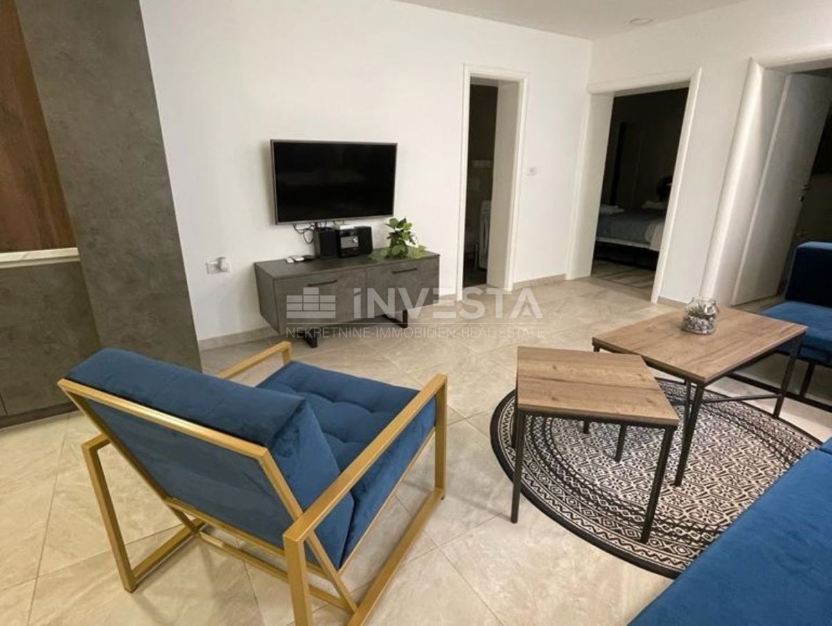 Fažana, prostorno stanovanje s teraso, 400 m od morja