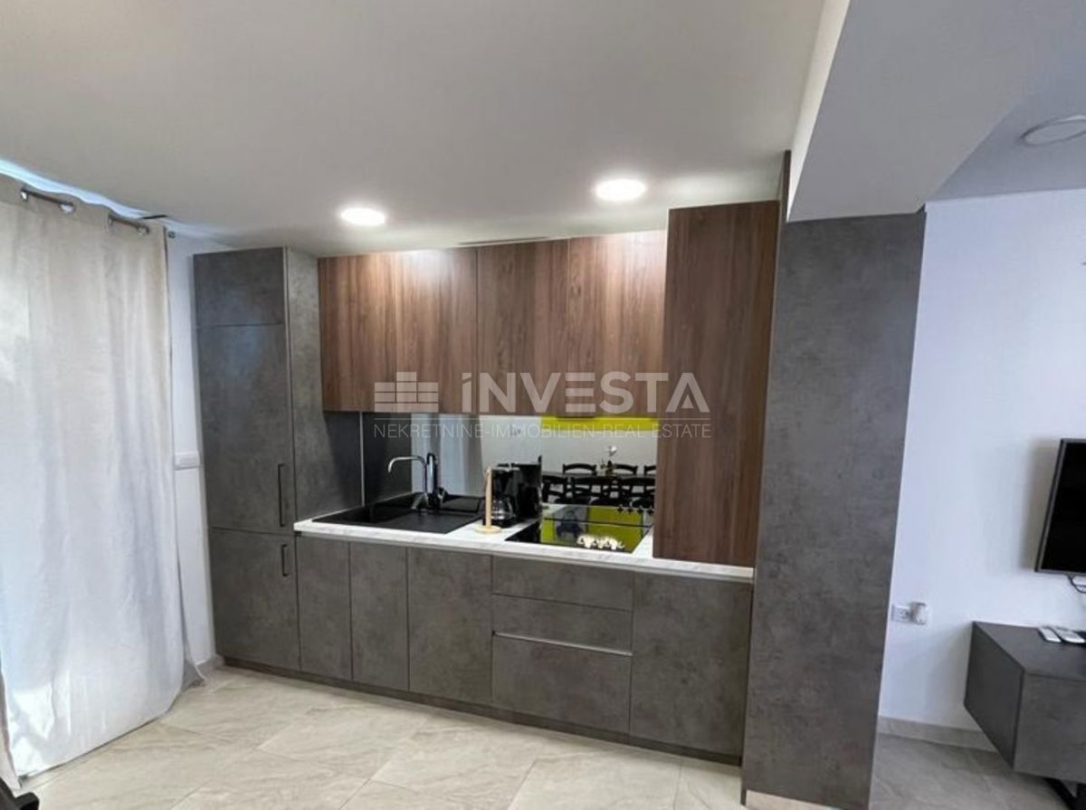 Fažana, prostorno stanovanje s teraso, 400 m od morja