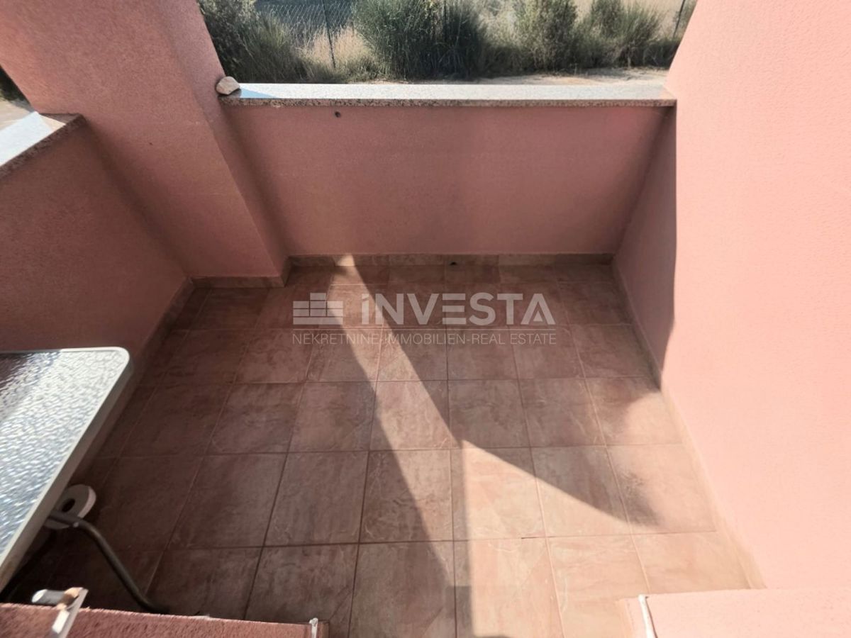 Barbariga, stanovanje v visokem pritličju z dvema spalnicama, 700 metrov od plaže