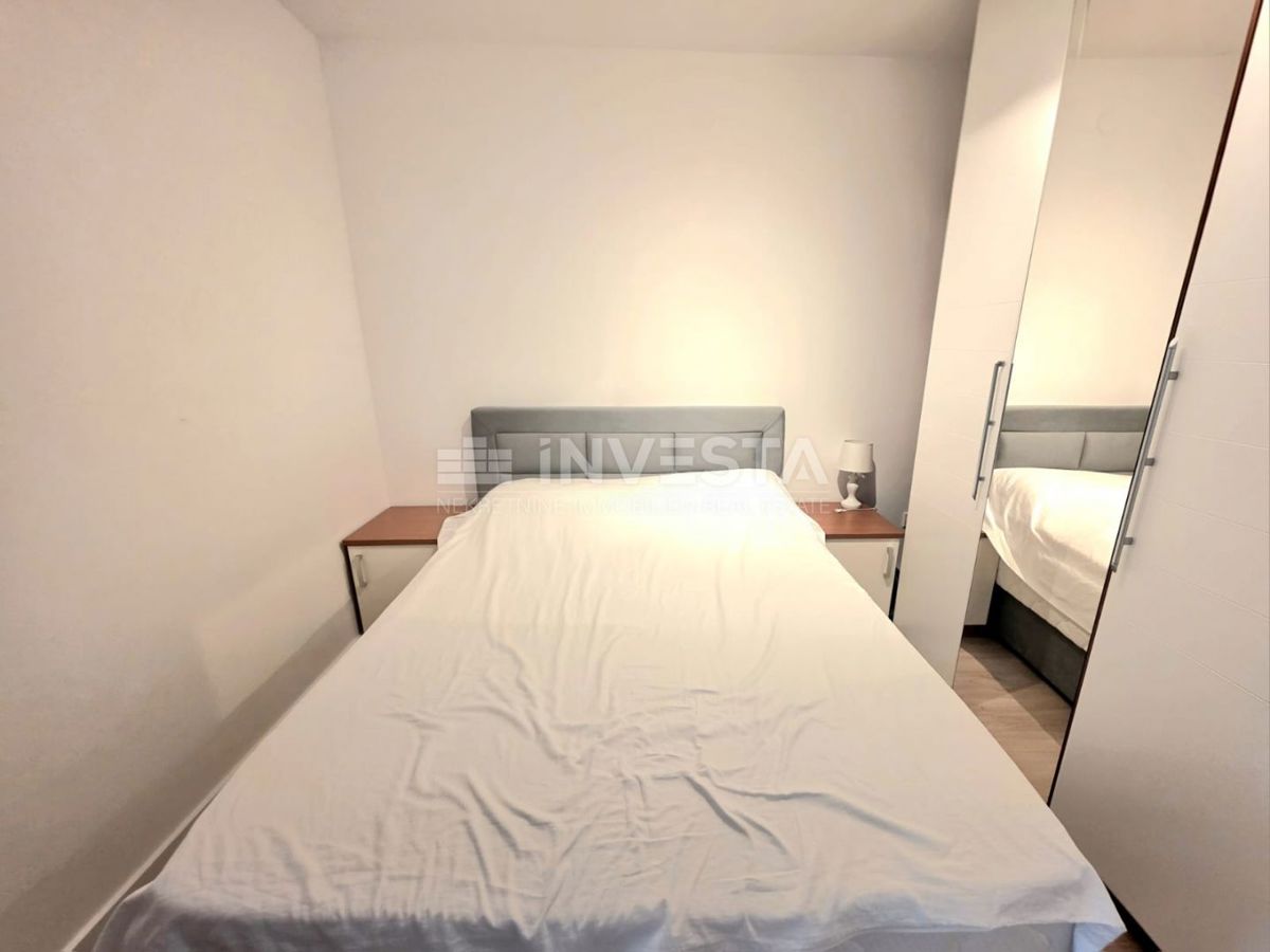 Barbariga, stanovanje v visokem pritličju z dvema spalnicama, 700 metrov od plaže