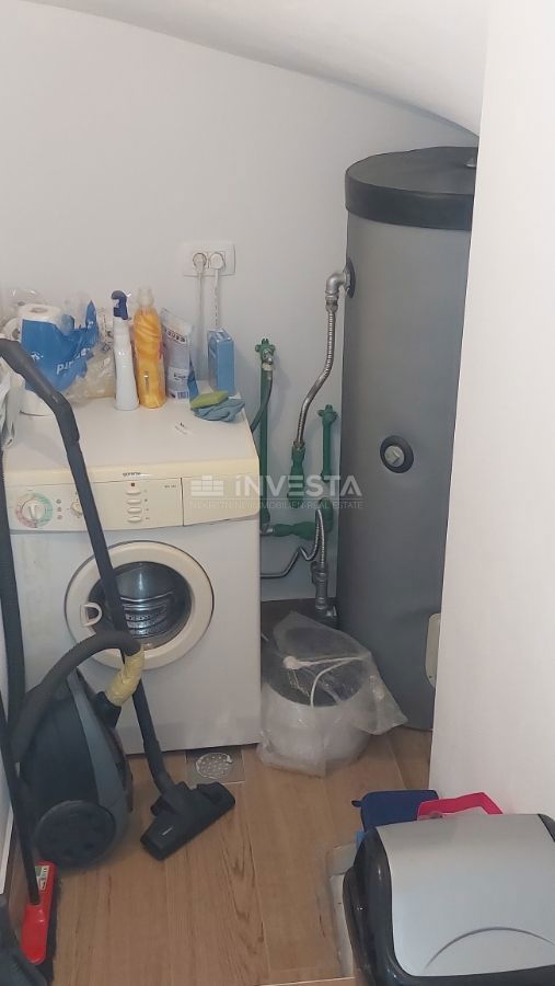 Novigrad, Dvojček z bazenom