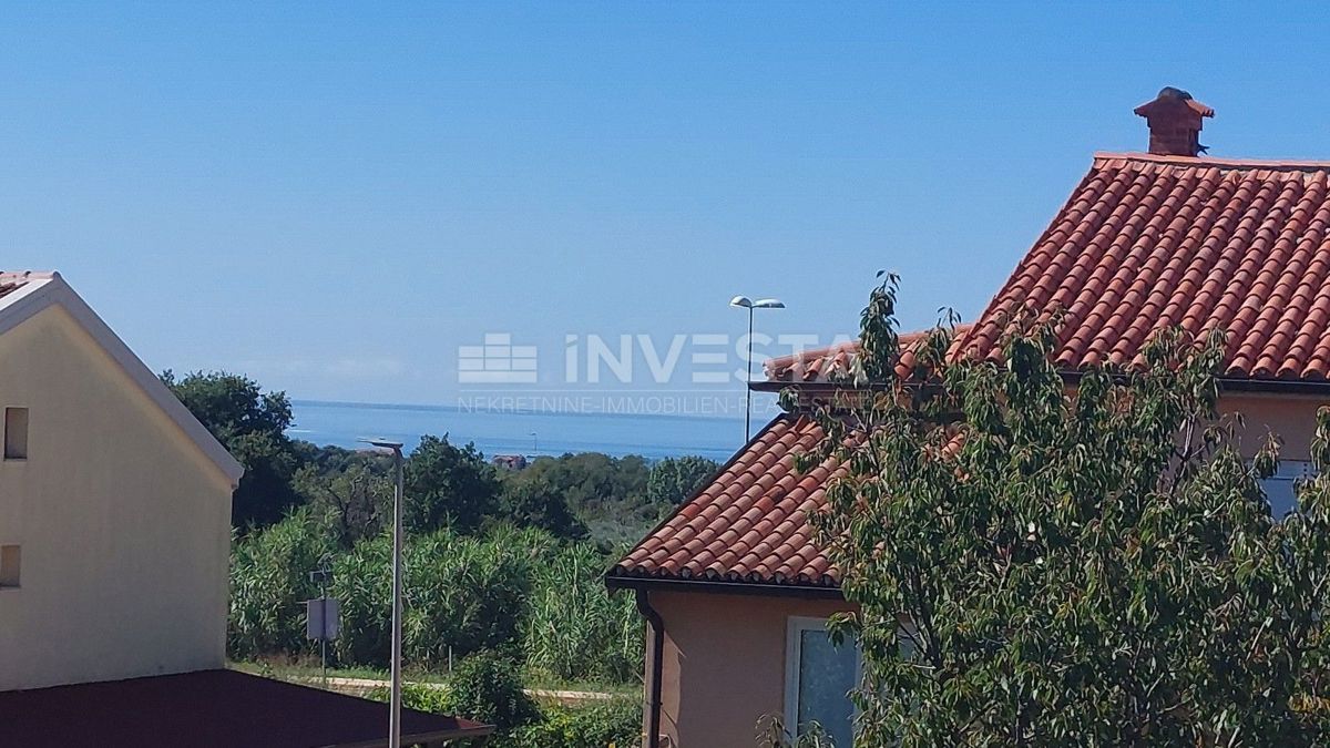 Novigrad, Dvojček z bazenom