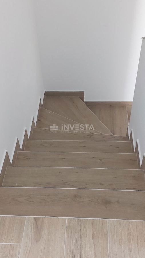 Novigrad, Dvojček z bazenom