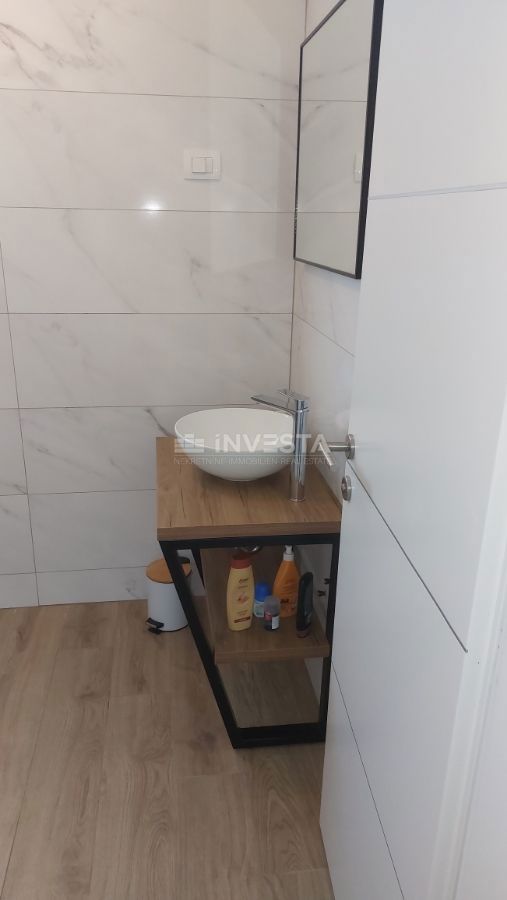 Novigrad, Dvojček z bazenom