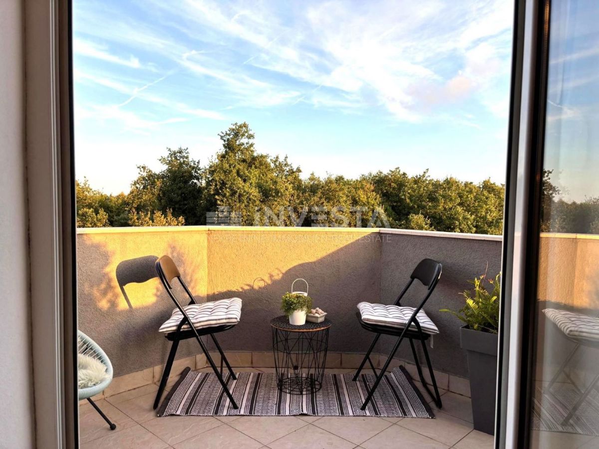 Ližnjan, sodobno dvoposteljno stanovanje s parkiriščem