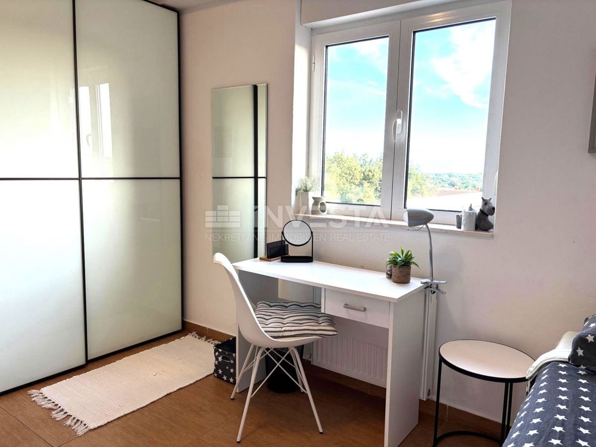 Ližnjan, sodobno dvoposteljno stanovanje s parkiriščem