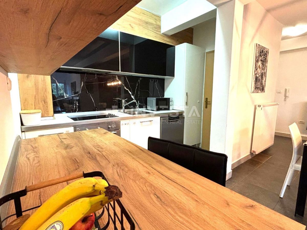 Ližnjan, sodobno dvoposteljno stanovanje s parkiriščem