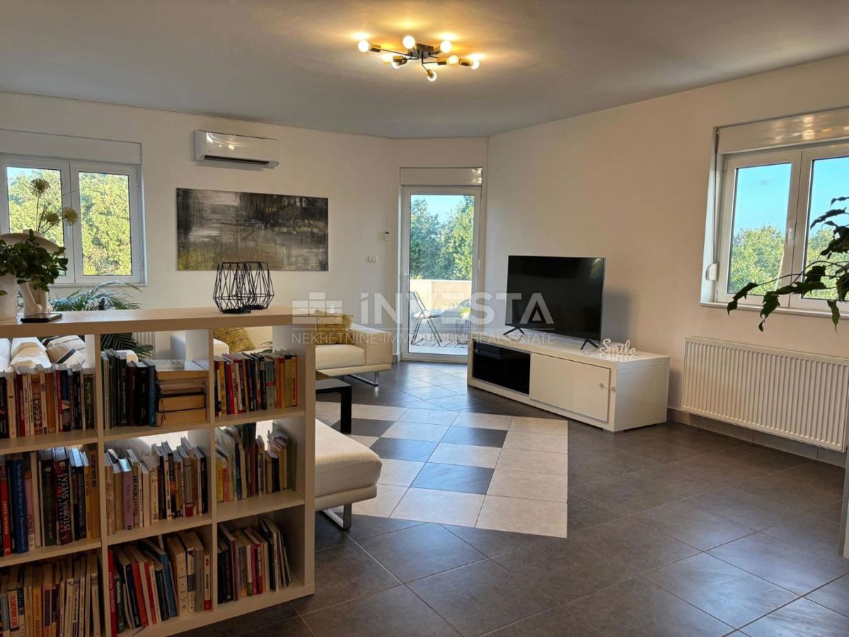 Ližnjan, sodobno dvoposteljno stanovanje s parkiriščem