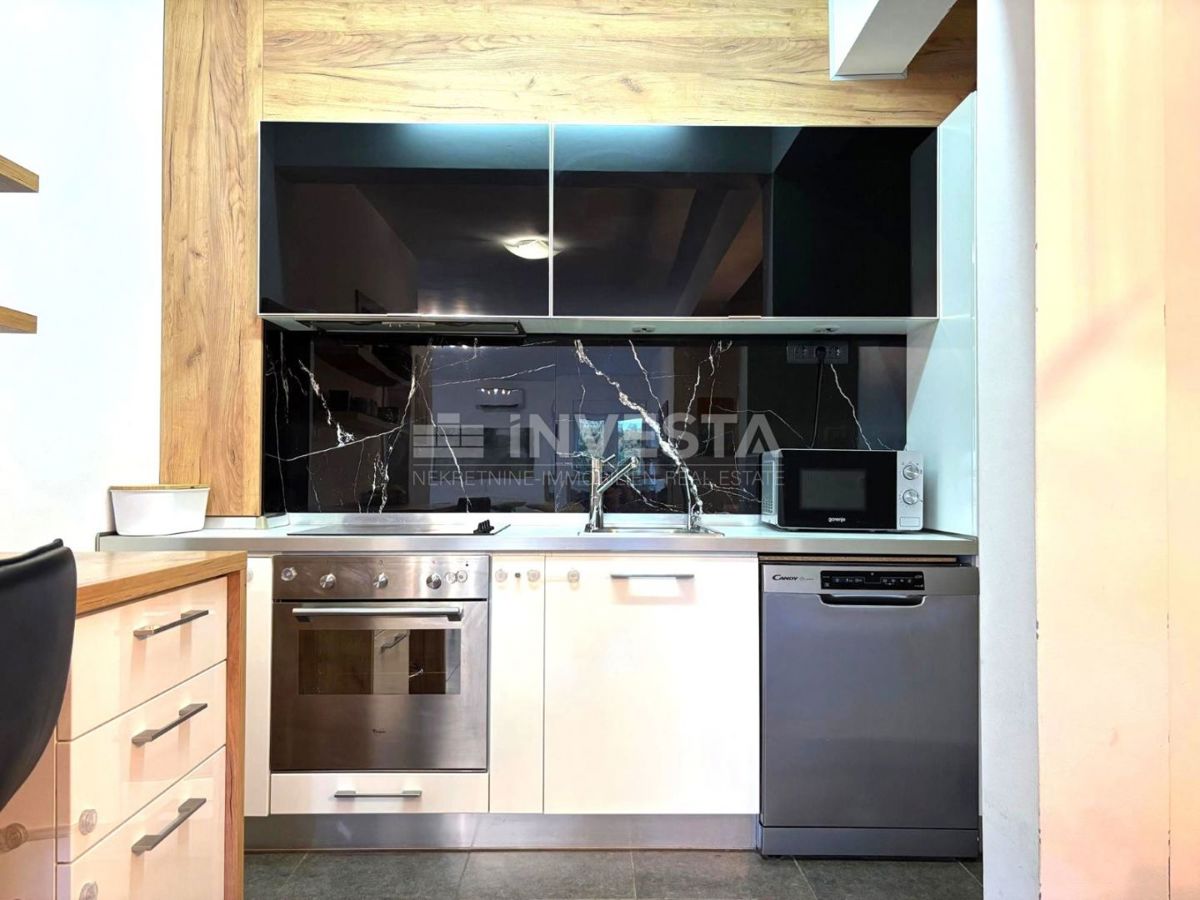 Ližnjan, sodobno dvoposteljno stanovanje s parkiriščem