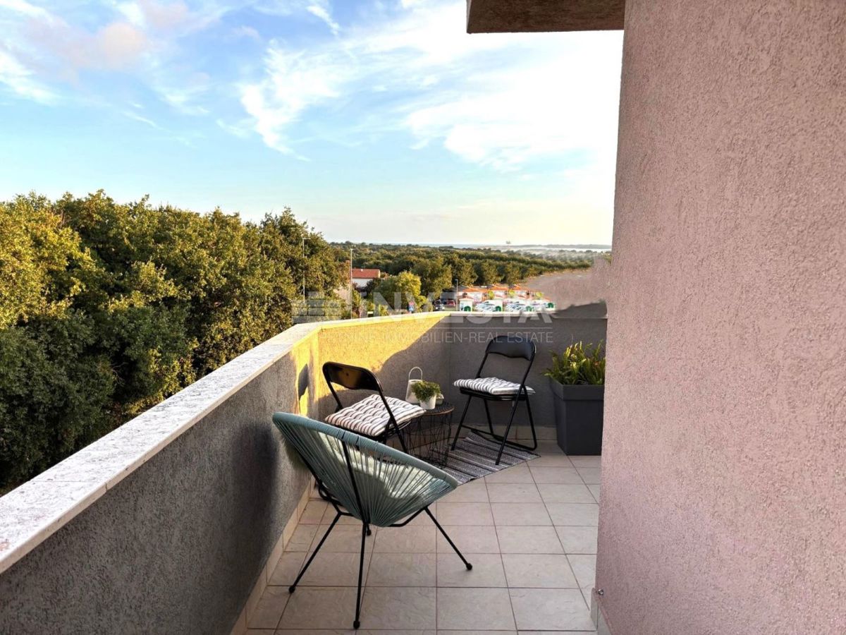 Ližnjan, sodobno dvoposteljno stanovanje s parkiriščem