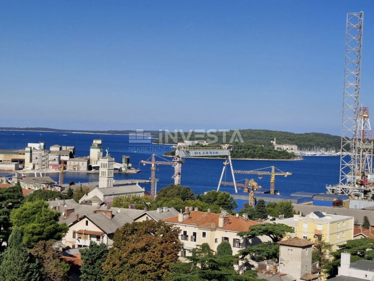 Pulj, Veruda, stanovanje s panoramskim pogledom na morje in mesto