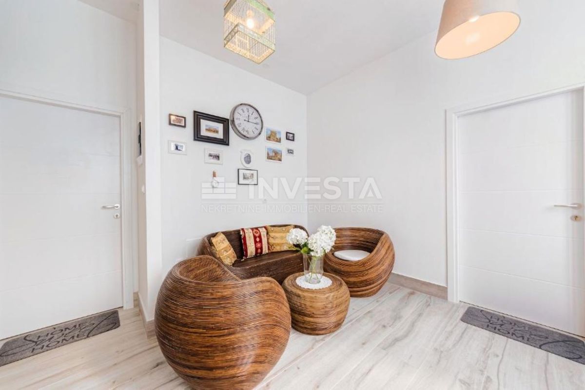 Pula, središče mesta, stanovanje z dvema spalnicama in dvema kopalnicama.