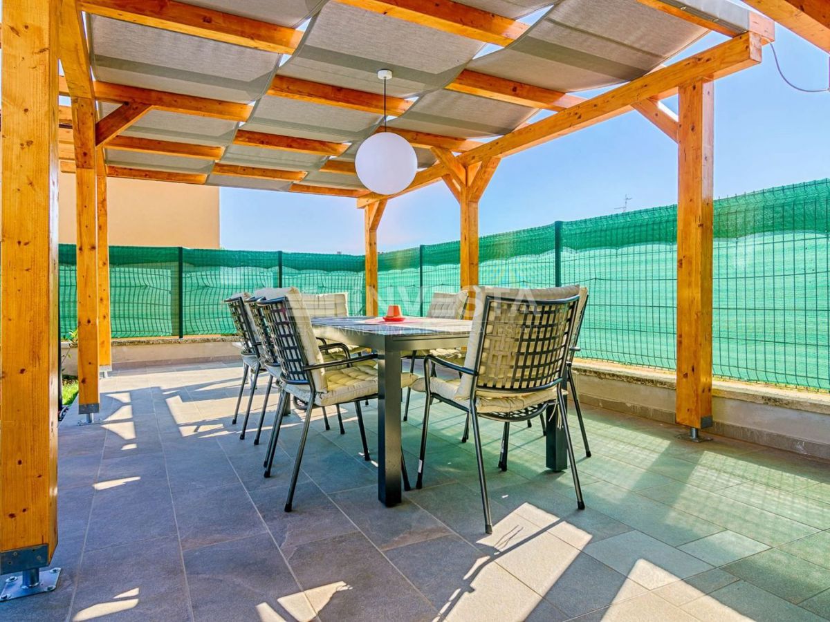 Fažana, čudovita moderna vila z velikim vrtom