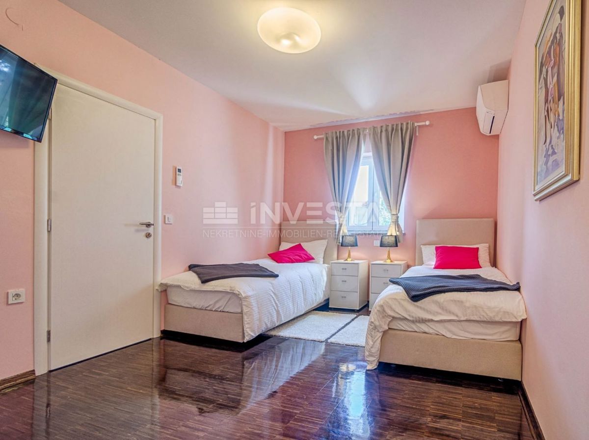 Fažana, čudovita moderna vila z velikim vrtom