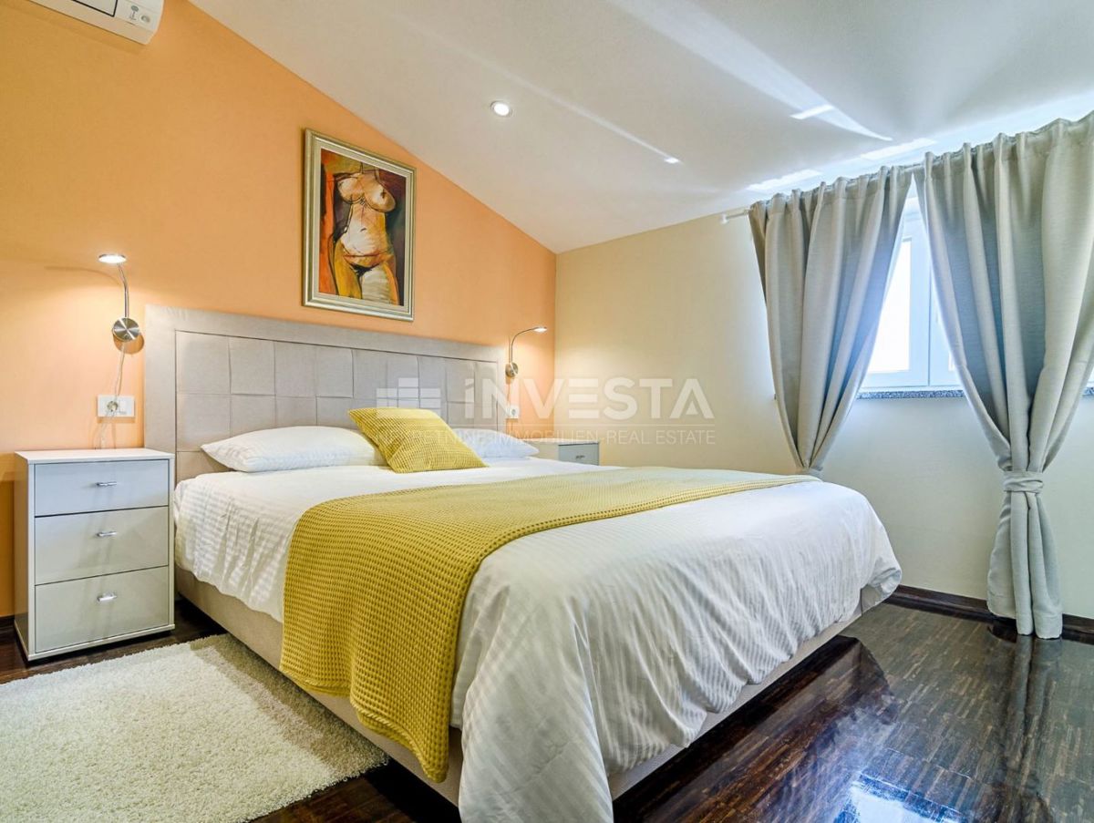 Fažana, čudovita moderna vila z velikim vrtom