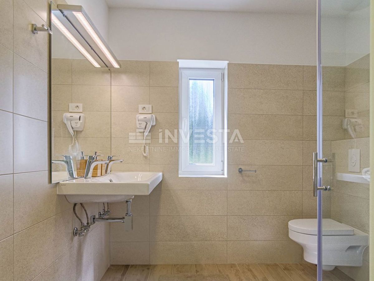 Fažana, čudovita moderna vila z velikim vrtom