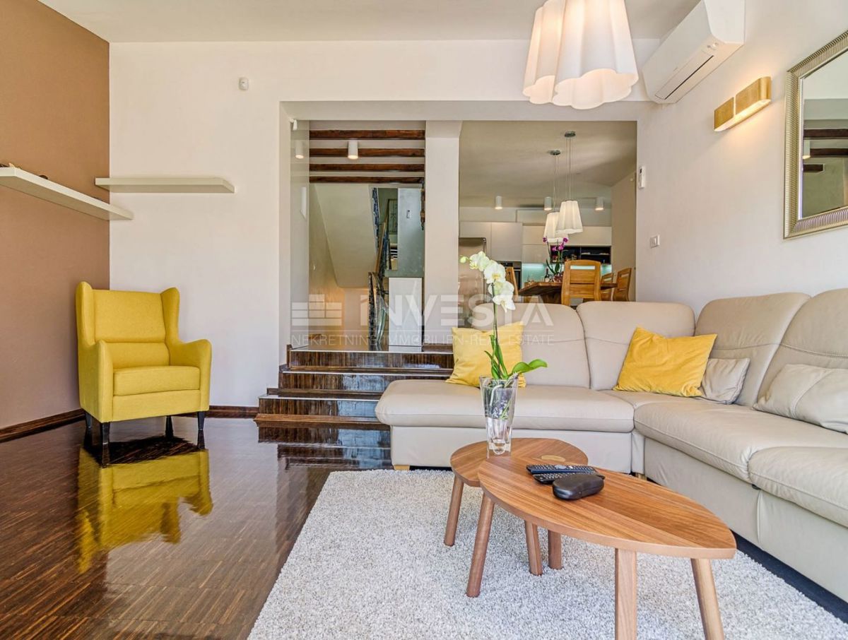 Fažana, čudovita moderna vila z velikim vrtom