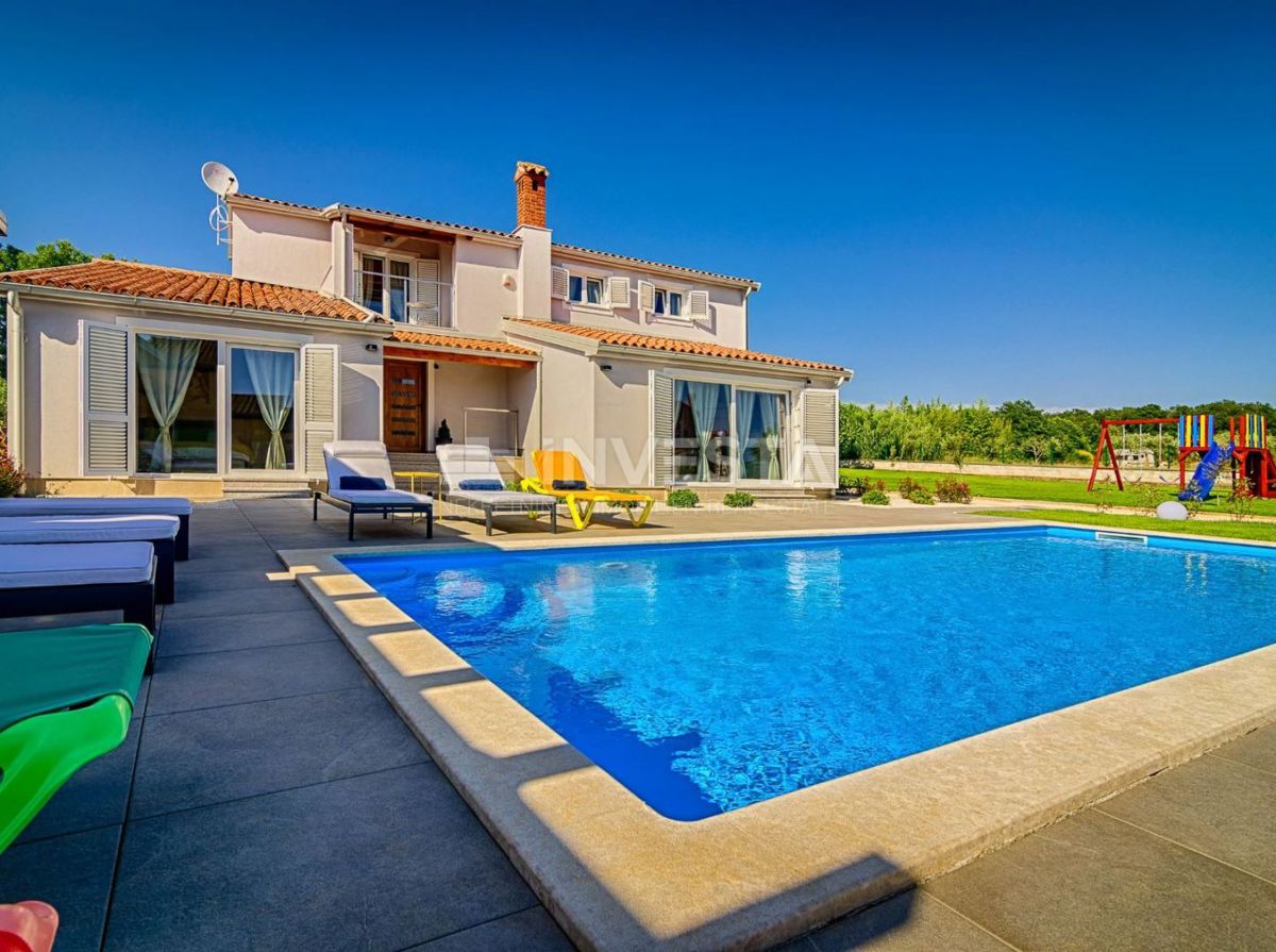 Fažana, čudovita moderna vila z velikim vrtom