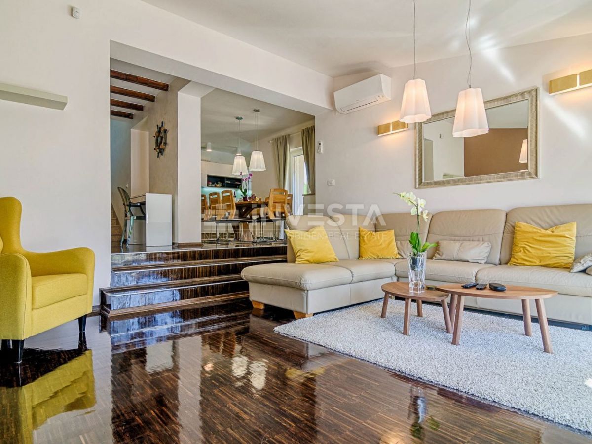 Fažana, čudovita moderna vila z velikim vrtom