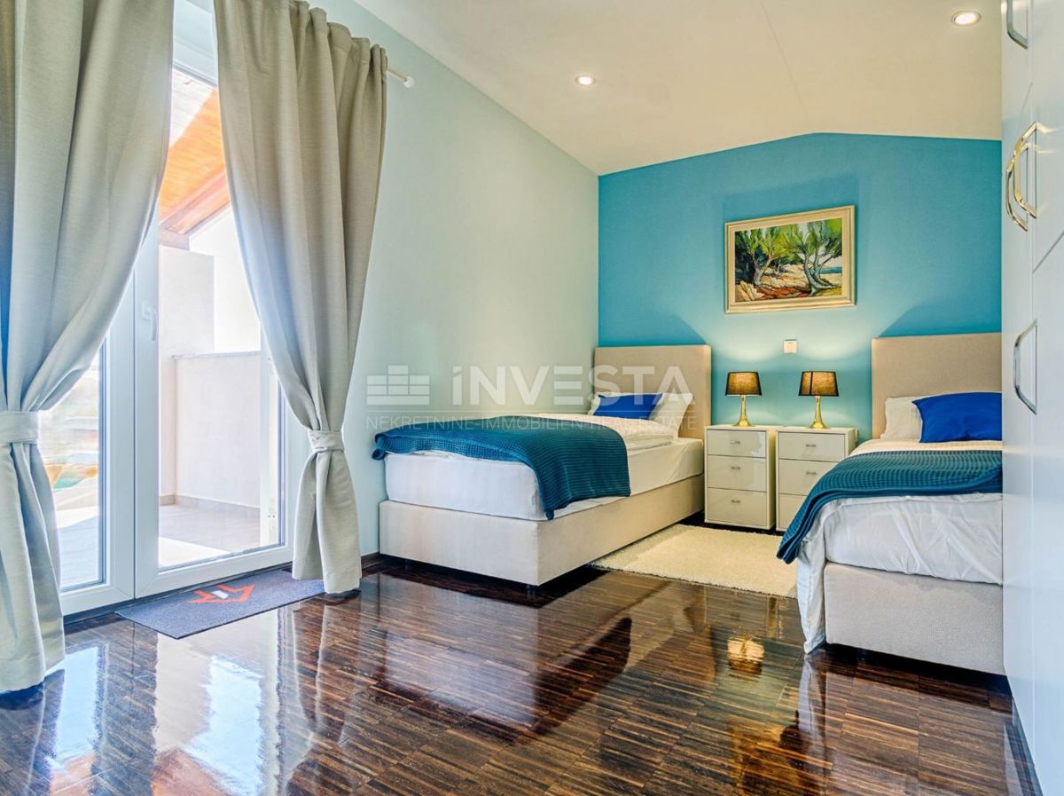 Fažana, čudovita moderna vila z velikim vrtom