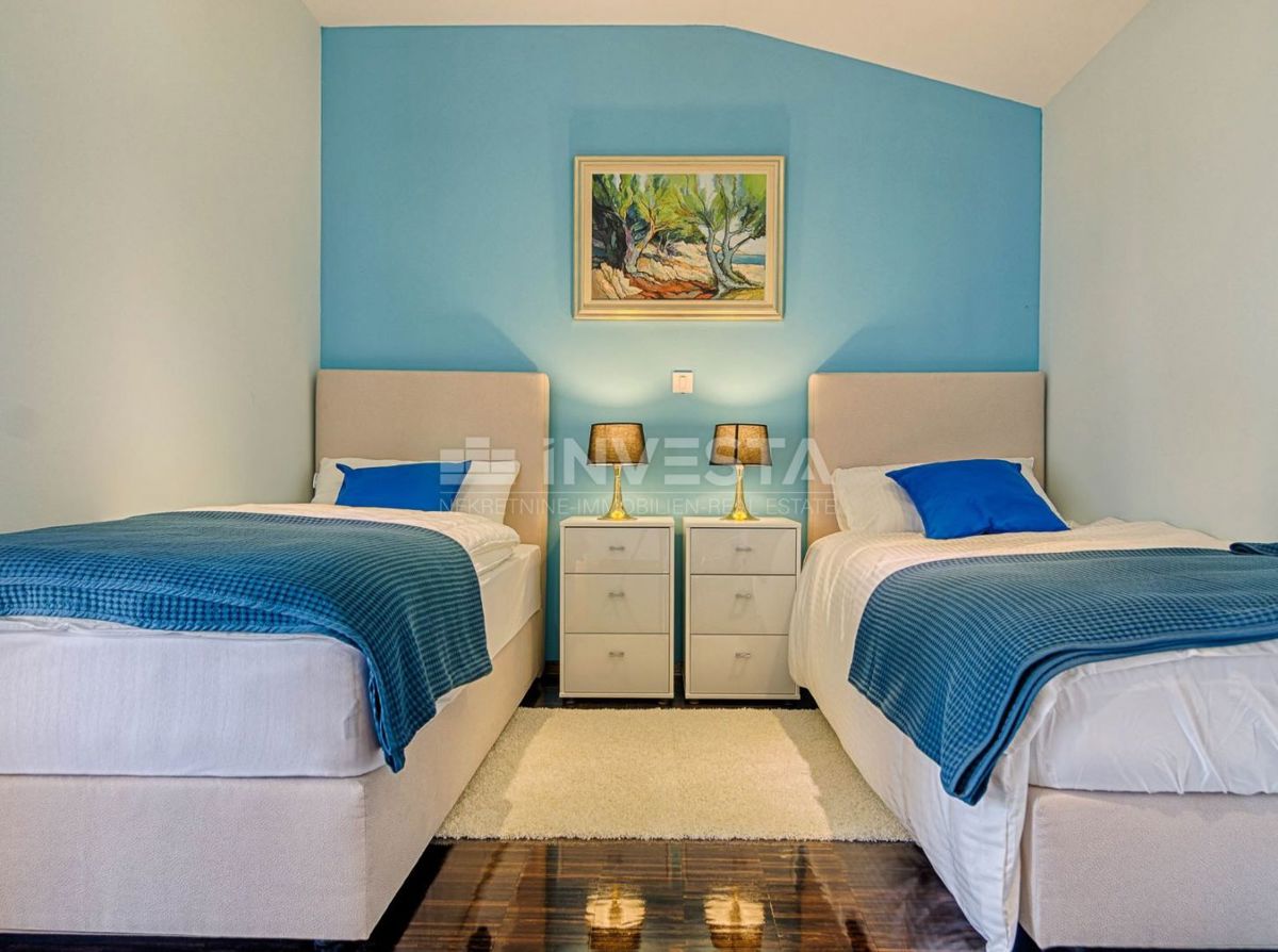 Fažana, čudovita moderna vila z velikim vrtom