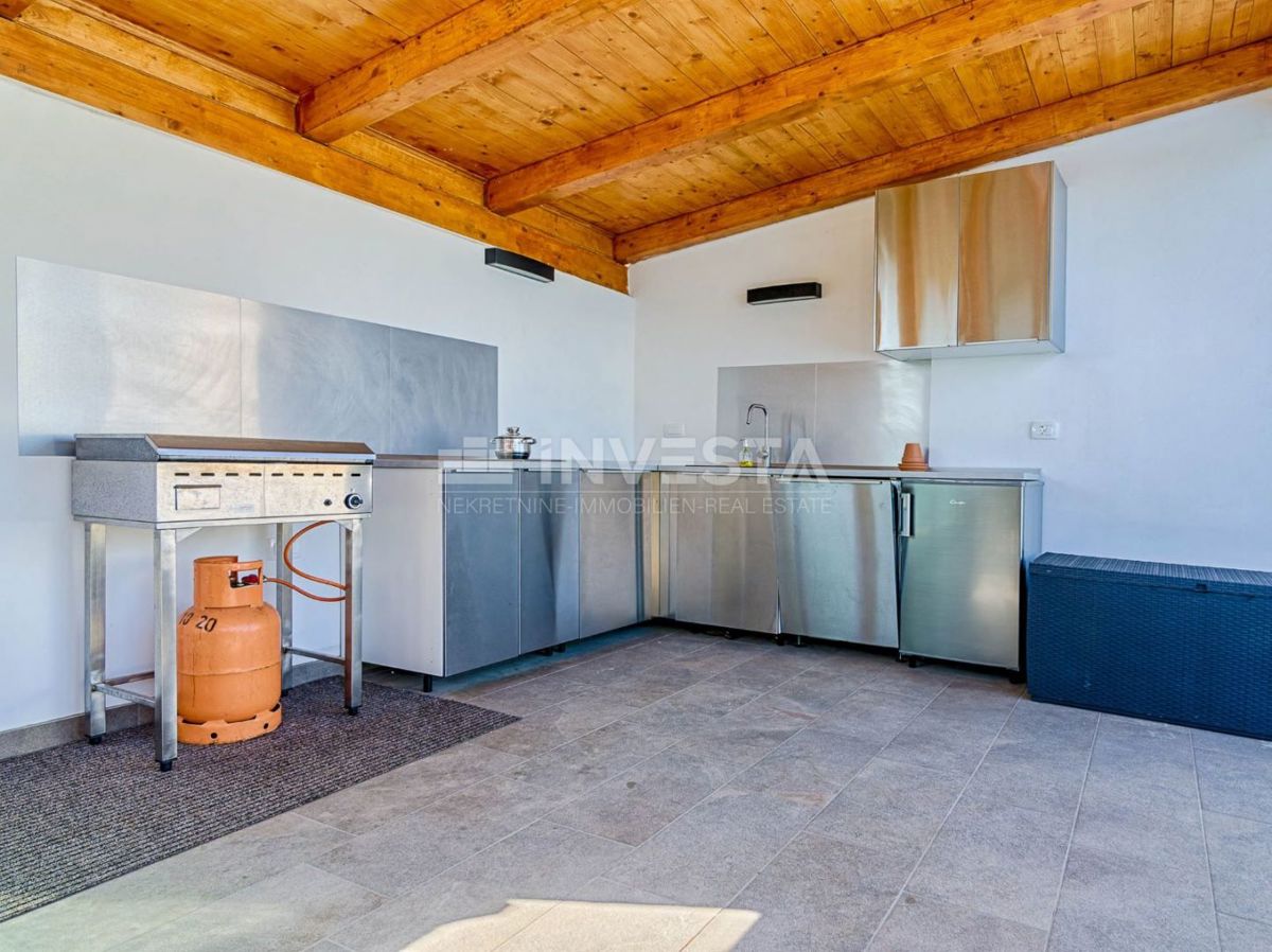 Fažana, čudovita moderna vila z velikim vrtom