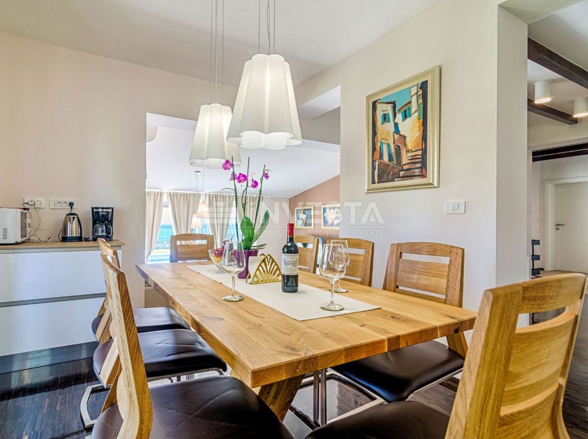 Fažana, čudovita moderna vila z velikim vrtom