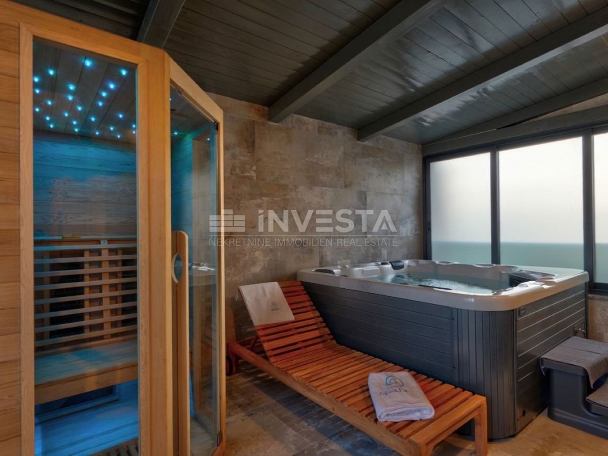 Luksuzna nova dvojna vila s ogrevanim bazenom in wellnessom