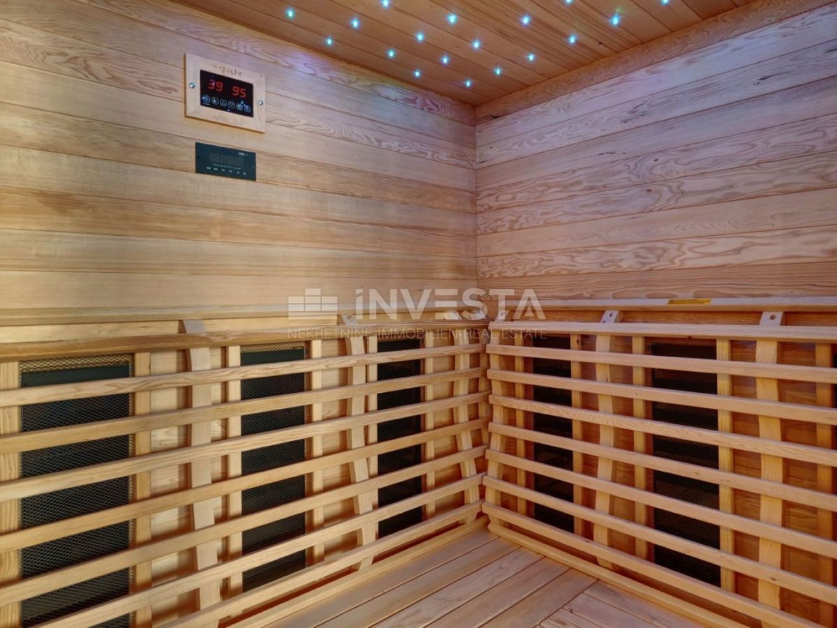 Luksuzna nova dvojna vila s ogrevanim bazenom in wellnessom