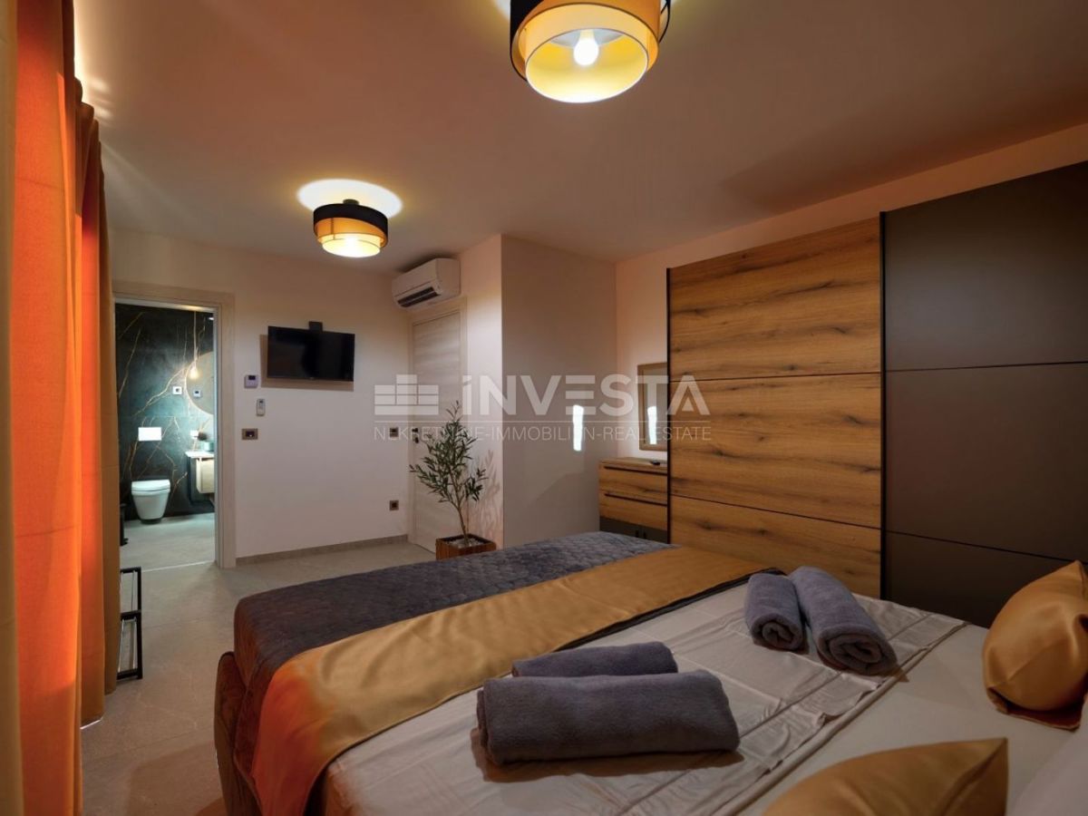 Luksuzna nova dvojna vila s ogrevanim bazenom in wellnessom