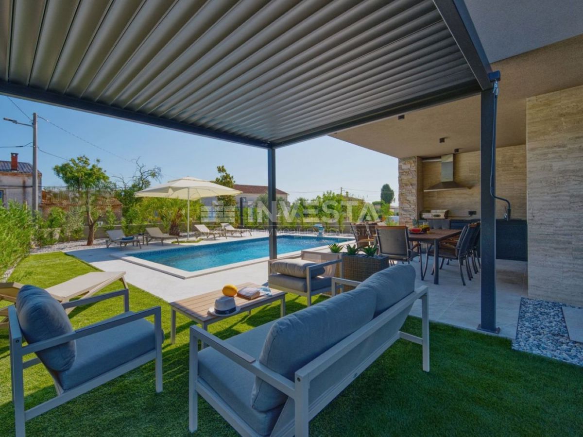 Luksuzna nova dvojna vila s ogrevanim bazenom in wellnessom