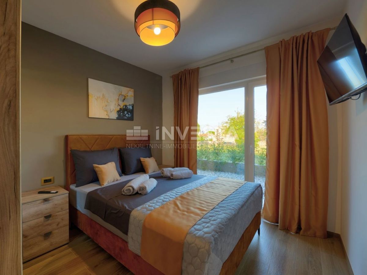 Luksuzna nova dvojna vila s ogrevanim bazenom in wellnessom