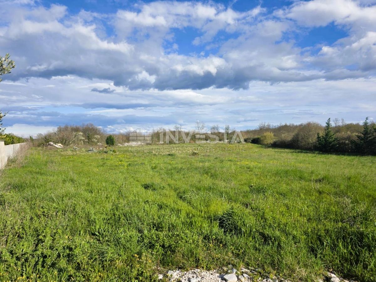 Zemljišče Žminj, 660m2