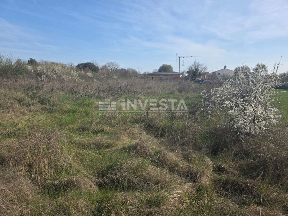 Prostorno kombinirano zemljišče v srcu Istre