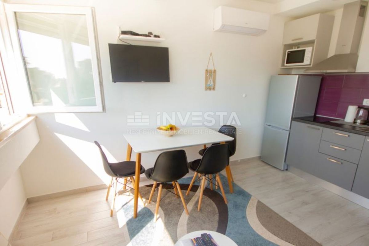 Pulj, Veruda - Stanovanje na frekventni lokaciji, 900m od morja, 61m²