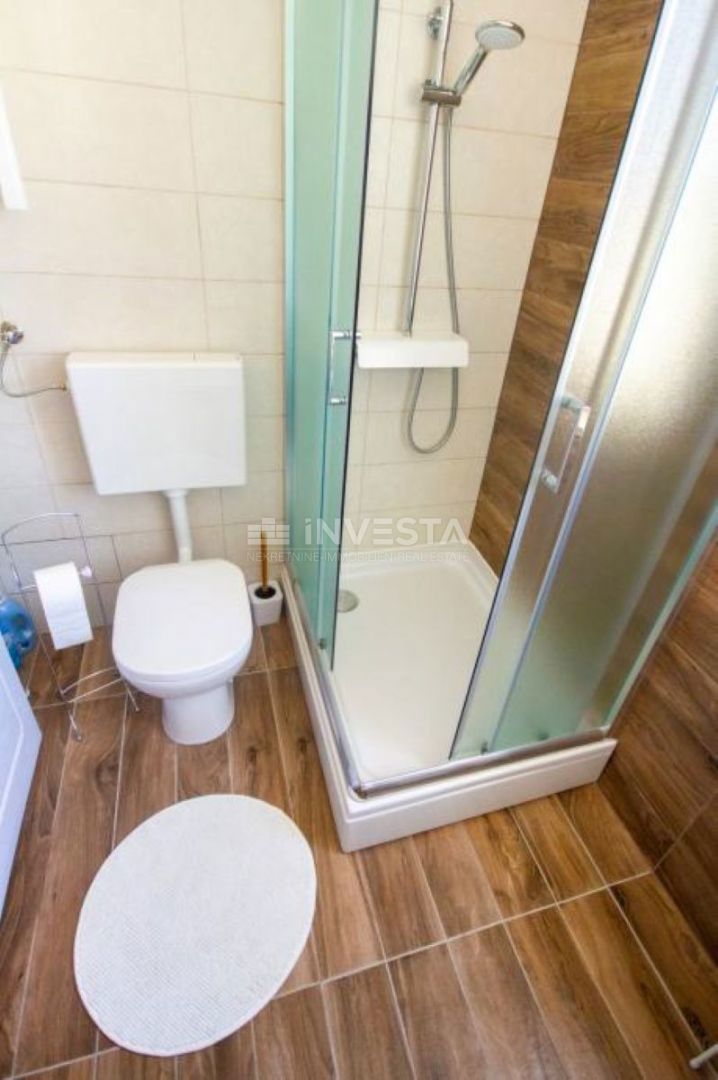 Pulj, Veruda - Stanovanje na frekventni lokaciji, 900m od morja, 61m²