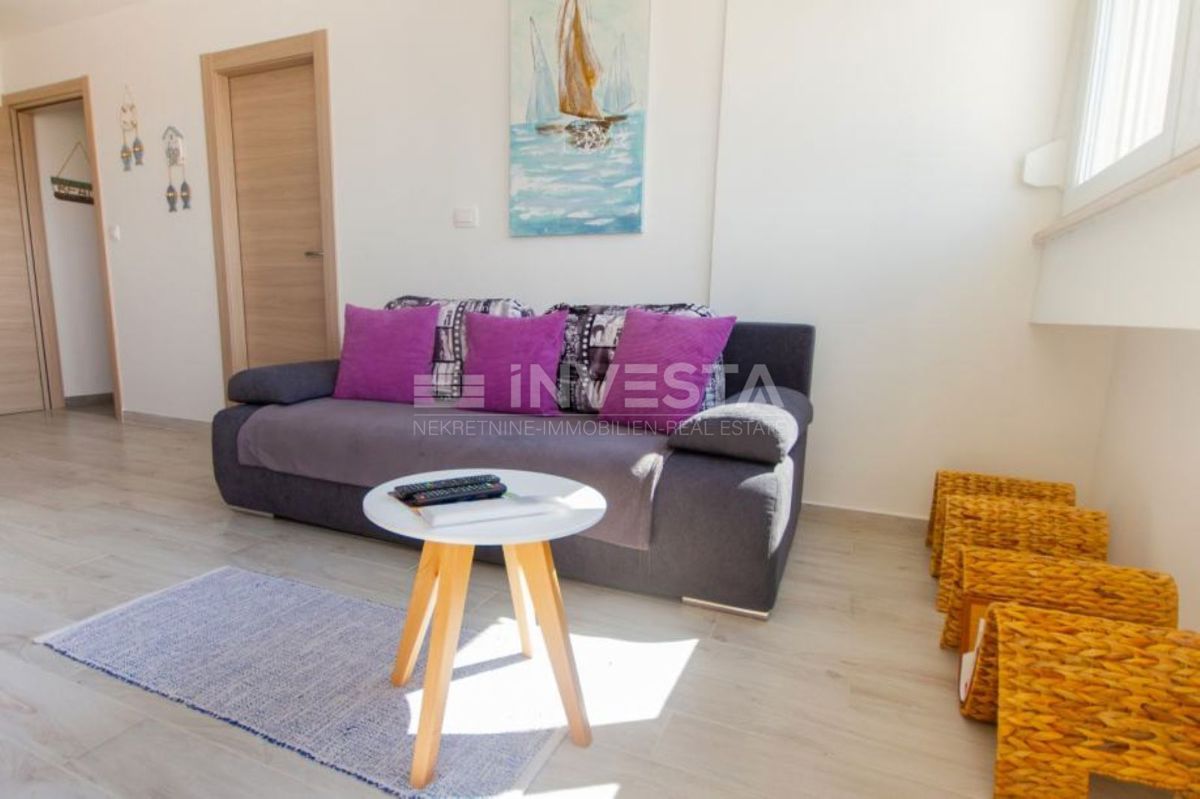 Pulj, Veruda - Stanovanje na frekventni lokaciji, 900m od morja, 61m²