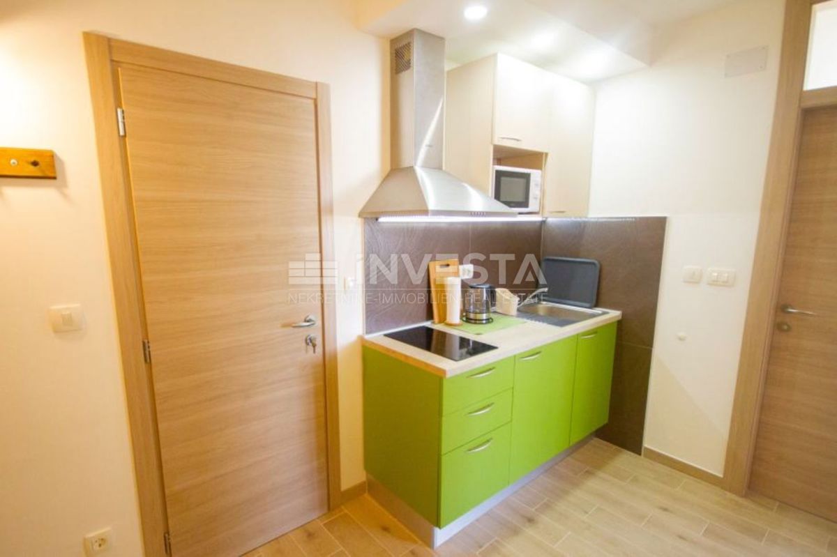 Pulj, Veruda - Stanovanje na frekventni lokaciji, 900m od morja, 61m²