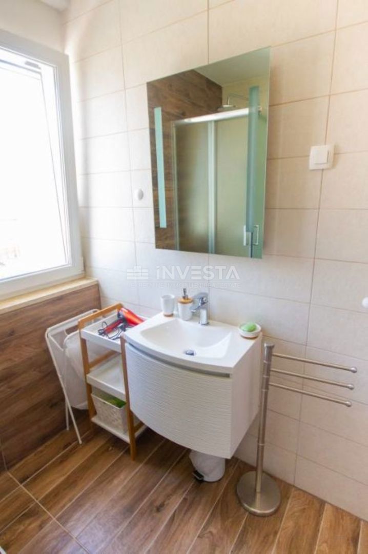Pulj, Veruda - Stanovanje na frekventni lokaciji, 900m od morja, 61m²