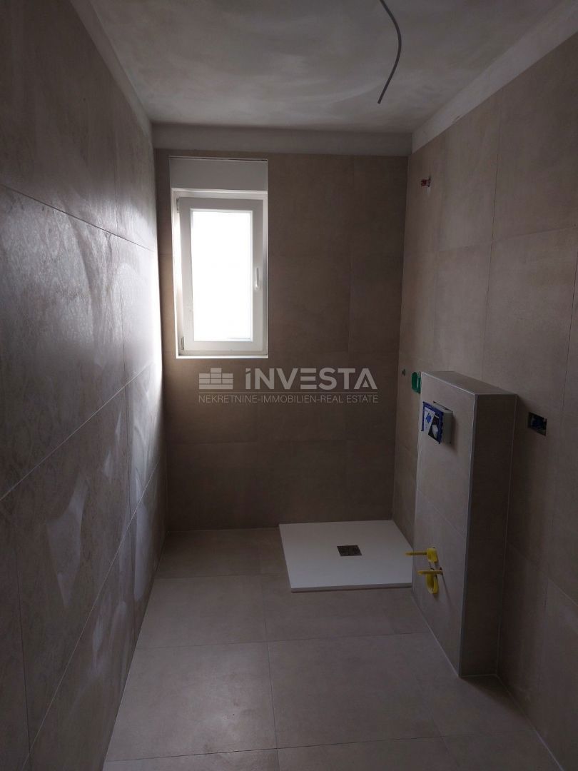 Poreč okolica, dvoetažno stanovanje 107,43 m² v prvem nadstropju in mansardi, novogradnja