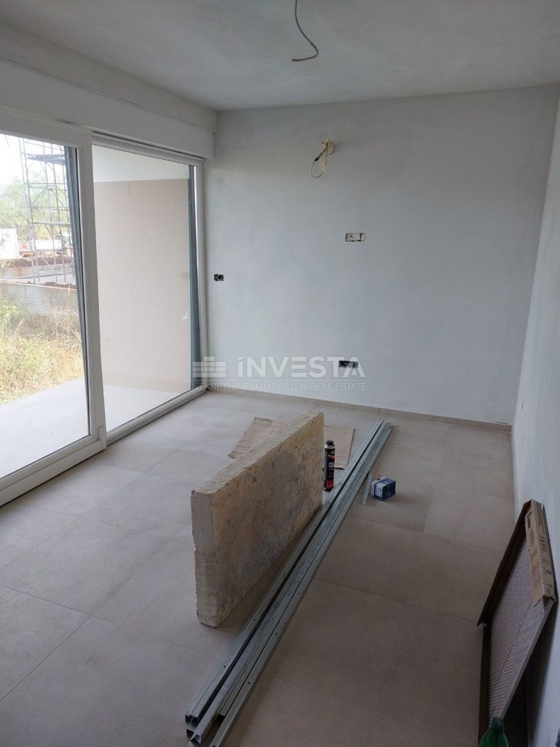 Poreč okolica, dvoetažno stanovanje 107,43 m² v prvem nadstropju in mansardi, novogradnja