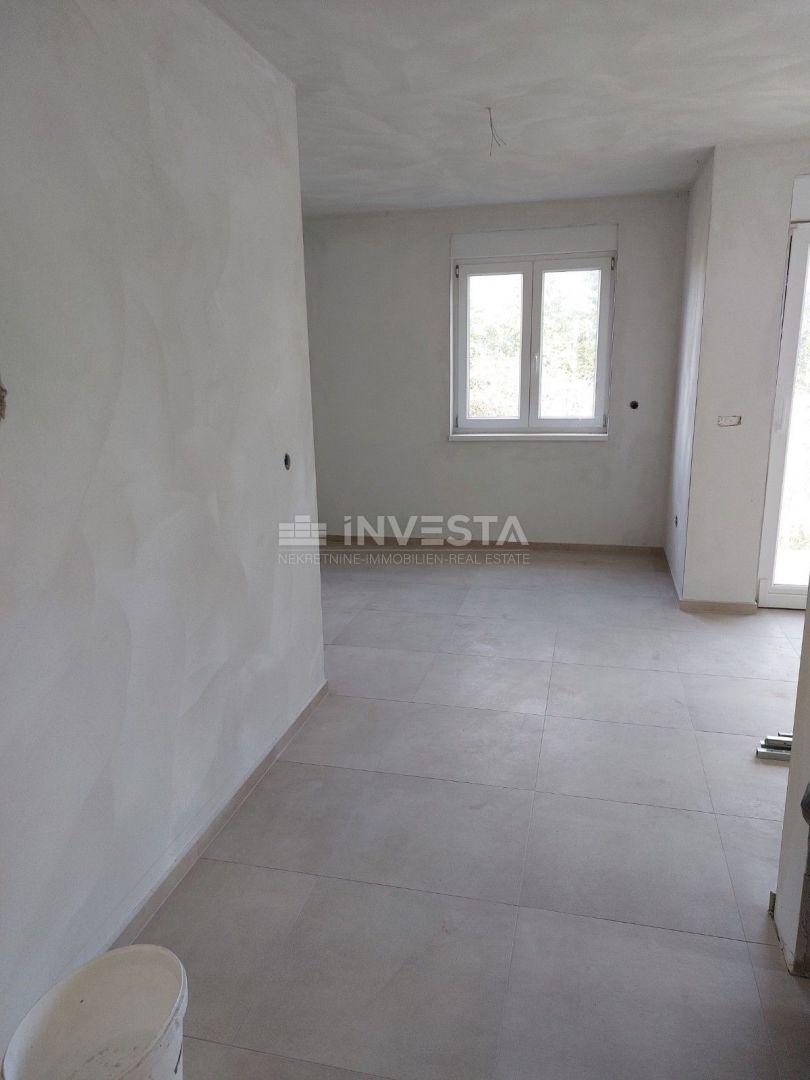 Poreč okolica, dvoetažno stanovanje 107,43 m² v prvem nadstropju in mansardi, novogradnja